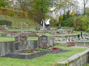 Segnung der Gräber auf dem Friedhof in Naumburg (Foto: Karl-Franz Thiede)